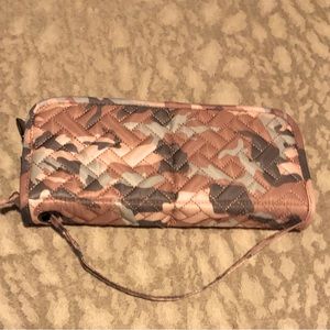 Lug Sleeper Brush Holder - Camo Rose